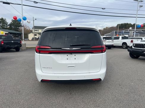 New 2026 Chrysler Pacifica Select image 6