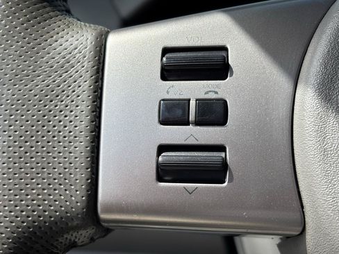 Used 2011 Nissan Frontier SL AWD/4WD image 21