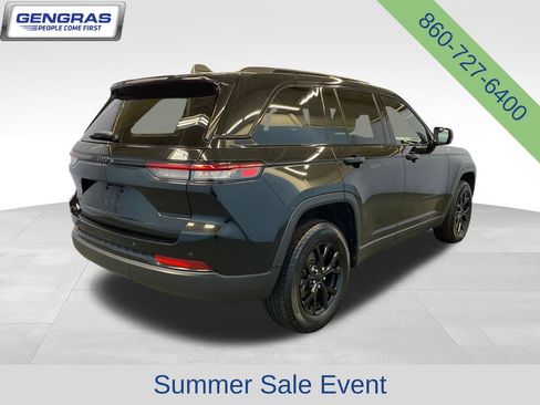 Used 2025 Jeep Grand Cherokee Altitude AWD/4WD image 6