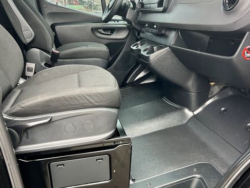 Used 2019 Mercedes-Benz Sprinter 2500 w/ Premium Package image 16