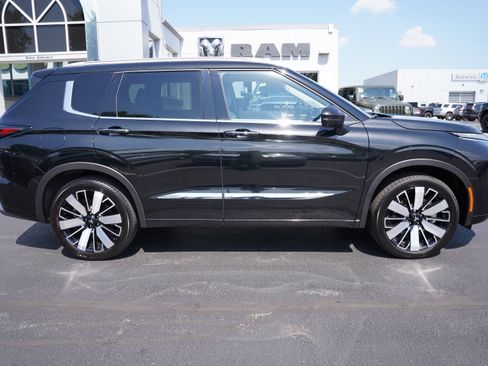 Used 2025 Mitsubishi Outlander SEL AWD/4WD image 2
