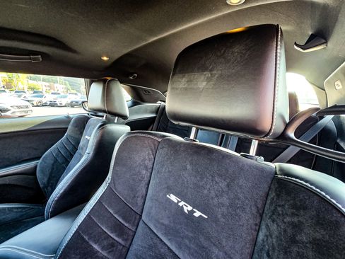 Used 2015 Dodge Challenger SRT w/ Technology Group image 24