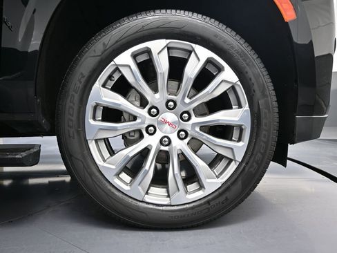 Used 2023 GMC Yukon XL Denali image 16