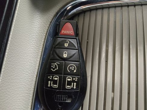 Used 2018 Dodge Grand Caravan SXT FWD image 32