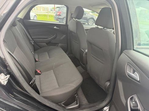 Used 2015 Ford Focus SE w/ SE Cold Weather Package FWD image 5