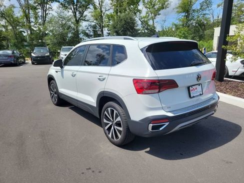 Used 2023 Volkswagen Taos SE FWD image 3