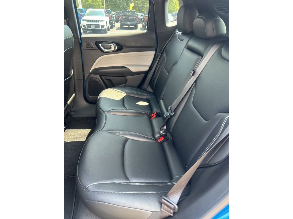 Used 2025 Jeep Compass Limited w/ Sun & Sound Group AWD/4WD image 7