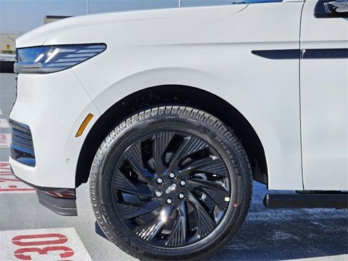 New 2025 Lincoln Navigator L Reserve w/ Jet Appearance Package image 9