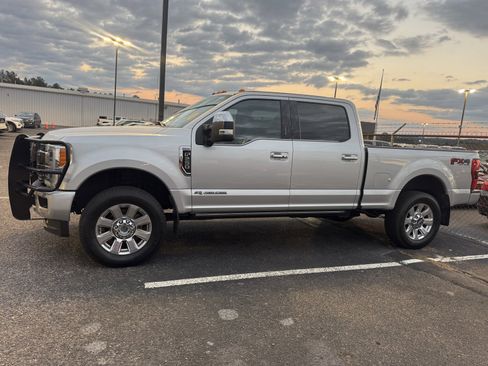 Used 2019 Ford F250 Platinum w/ Platinum Ultimate Package image 4