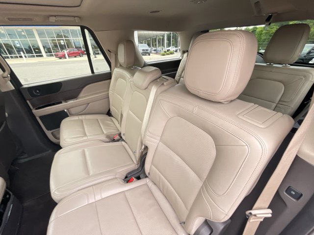 Used 2024 Lincoln Navigator Premiere AWD/4WD image 16