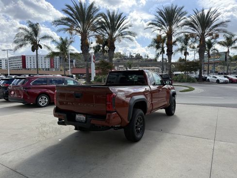 Certified 2025 Toyota Tacoma PreRunner image 4