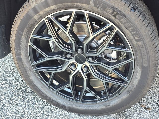 Used 2025 Honda Pilot Touring image 10