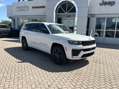 New 2026 Jeep Grand Cherokee L Limited AWD/4WD image 4