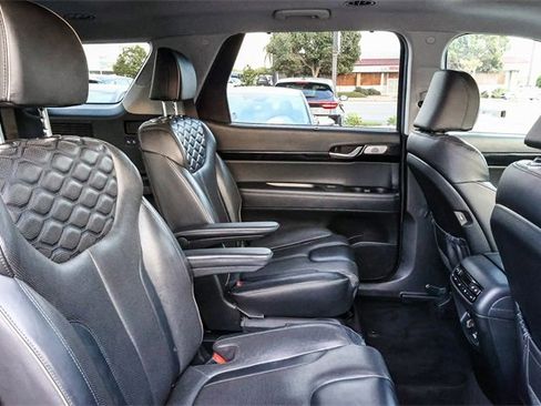 Used 2021 Hyundai Palisade Limited image 19