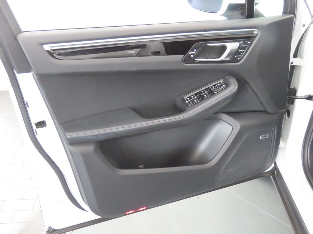 Used 2021 Porsche Macan S AWD/4WD image 36