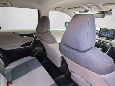 Used 2021 Toyota RAV4 XLE AWD/4WD image 25