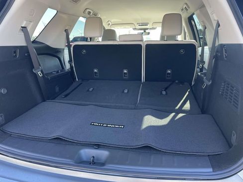 New 2026 Nissan Pathfinder SL image 9