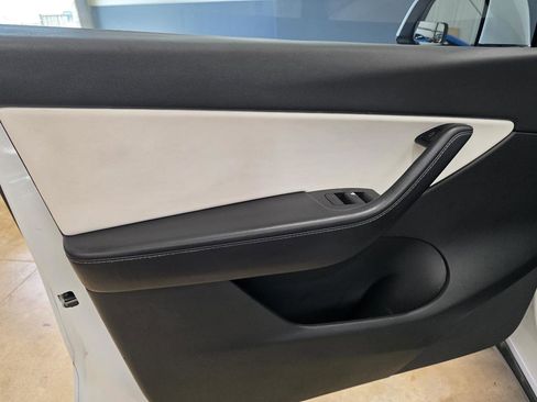 Used 2021 Tesla Model Y Long Range AWD/4WD image 11