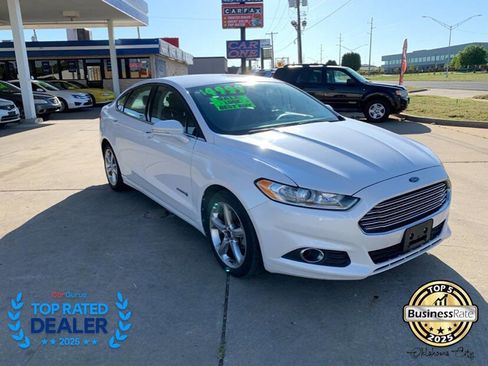 Used 2013 Ford Fusion SE FWD image 2