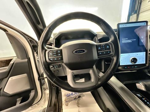 Used 2022 Ford F150 Lightning Lariat image 12