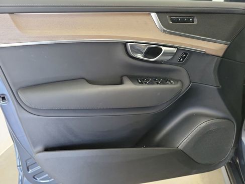 Used 2025 Volvo XC90 B5 Plus image 22