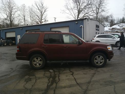 Used 2009 Ford Explorer XLT image 4