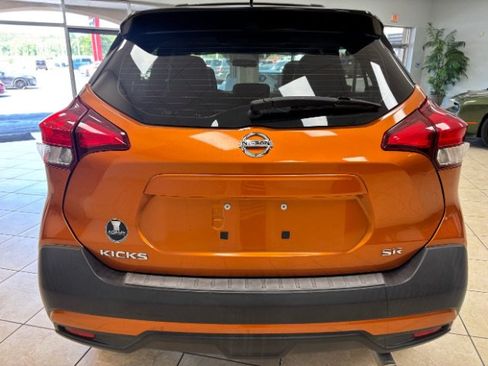 Used 2018 Nissan Kicks SR w/ Premium Package FWD image 5