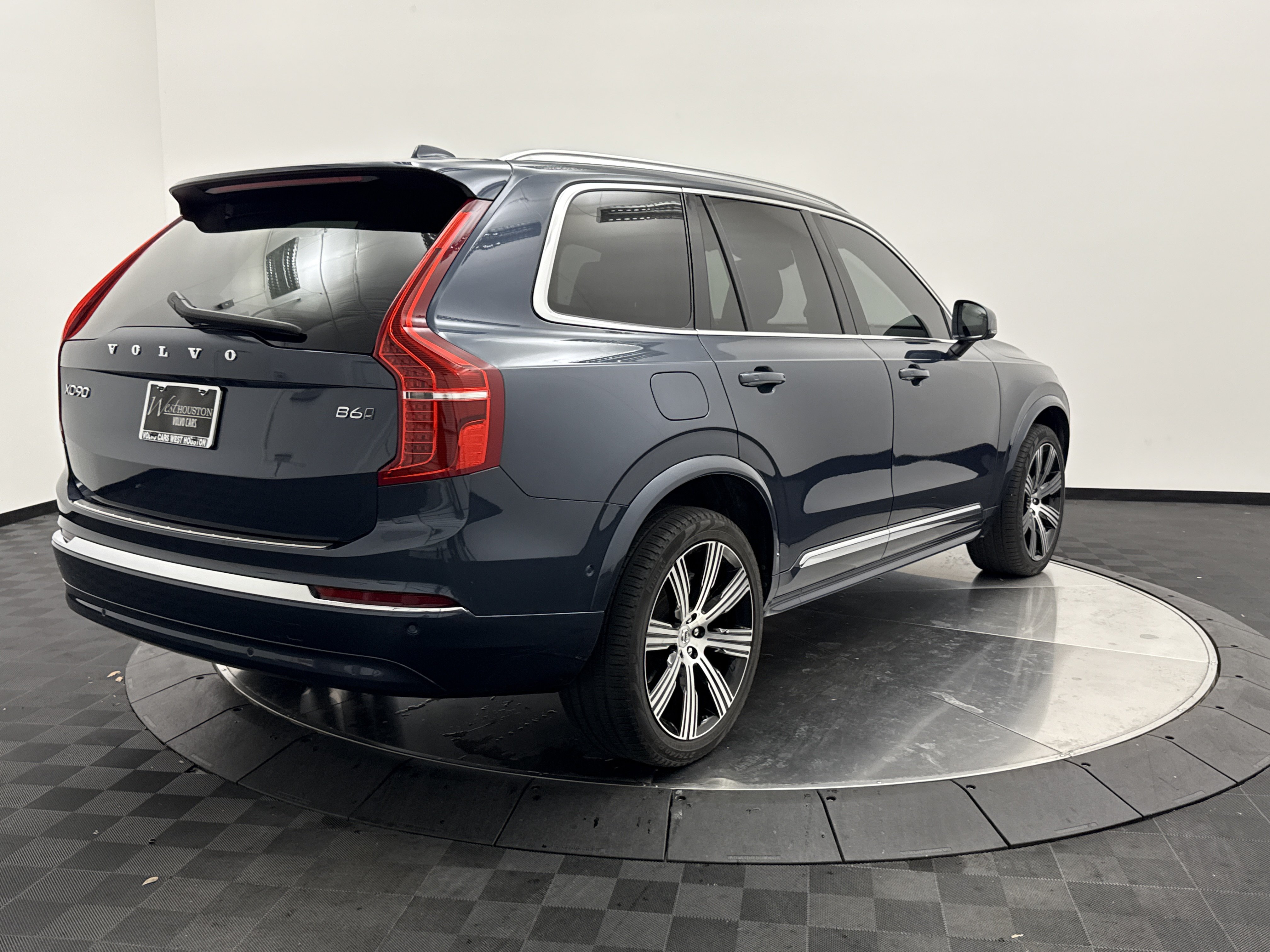 Certified 2024 Volvo XC90 B6 Plus w/ Protection Package Premier AWD/4WD image 7