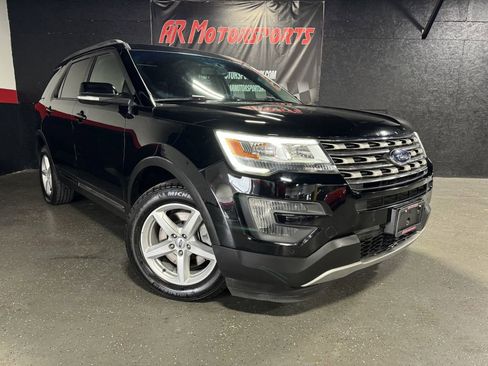 Used 2016 Ford Explorer XLT w/ Equipment Group 202A image 7