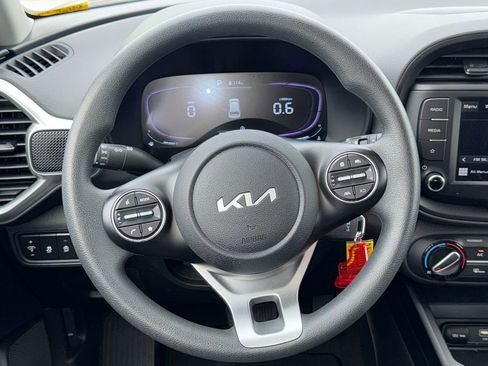 Used 2025 Kia Soul LX image 29