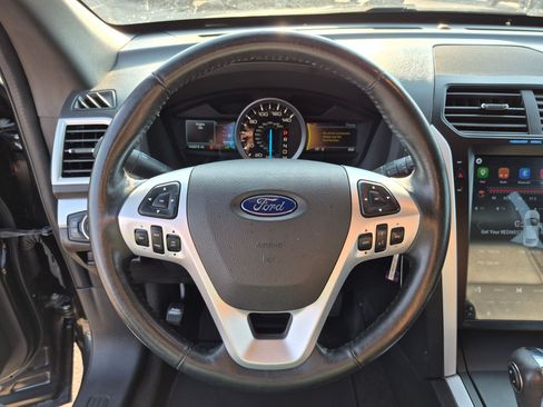 Used 2015 Ford Explorer XLT w/ Equipment Group 202B AWD/4WD image 16