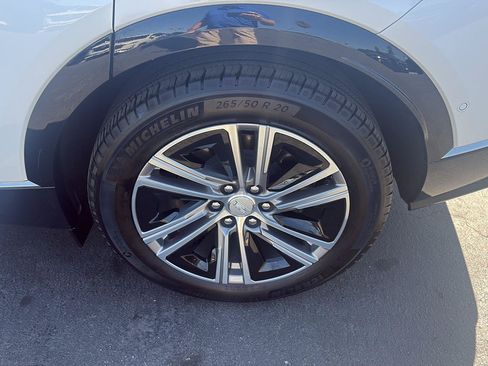 Used 2024 Cadillac Lyriq Luxury RWD image 8