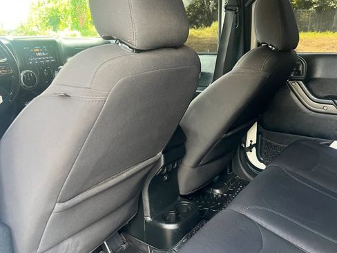 Used 2018 Jeep Wrangler Unlimited Sport S AWD/4WD image 15