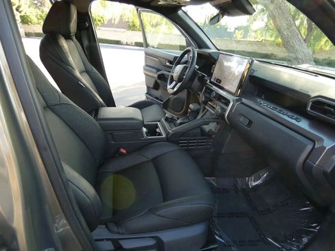 Used 2025 Toyota Tacoma TRD Sport image 29