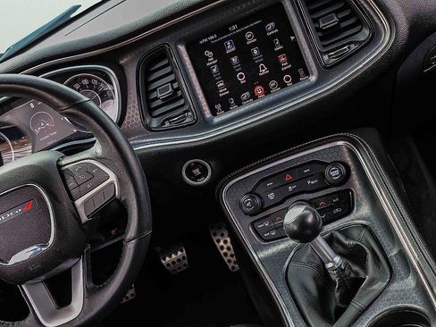 Used 2016 Dodge Challenger R/T Scat Pack w/ Leather Interior Group image 19