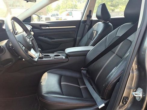 Used 2023 Nissan Altima 2.5 SR FWD image 19