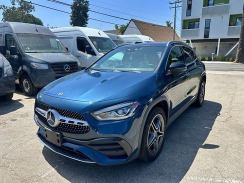 Used 2021 Mercedes-Benz GLA 250 4MATIC w/ AMG Line Exterior image 5