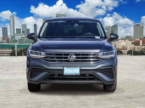 Used 2022 Volkswagen Tiguan SE FWD image 2
