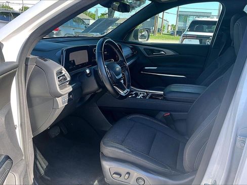 Used 2024 Chevrolet Traverse LT AWD/4WD image 17