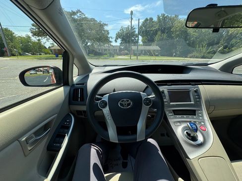 Used 2014 Toyota Prius Three FWD image 22