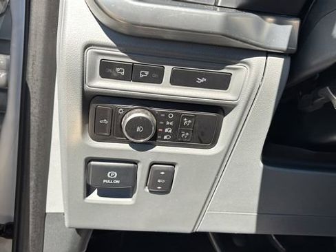 Used 2023 Ford F150 Lariat w/ Trailer Tow Package image 21