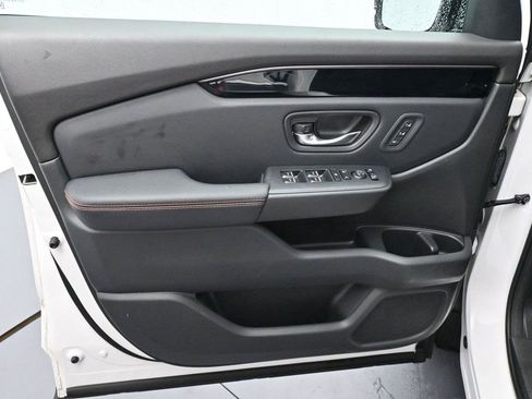 Used 2024 Honda Pilot TrailSport image 11