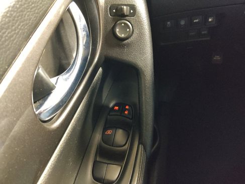 Used 2020 Nissan Rogue SV image 27