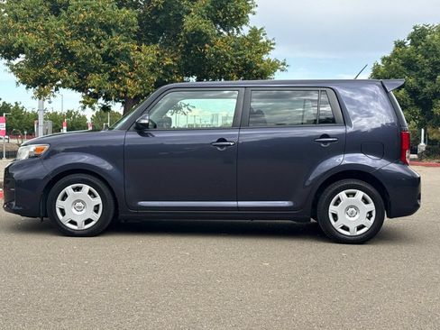 Used 2012 Scion xB FWD image 7