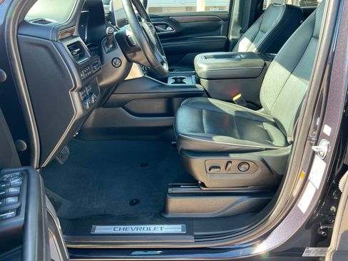 Used 2023 Chevrolet Suburban Premier AWD/4WD image 18