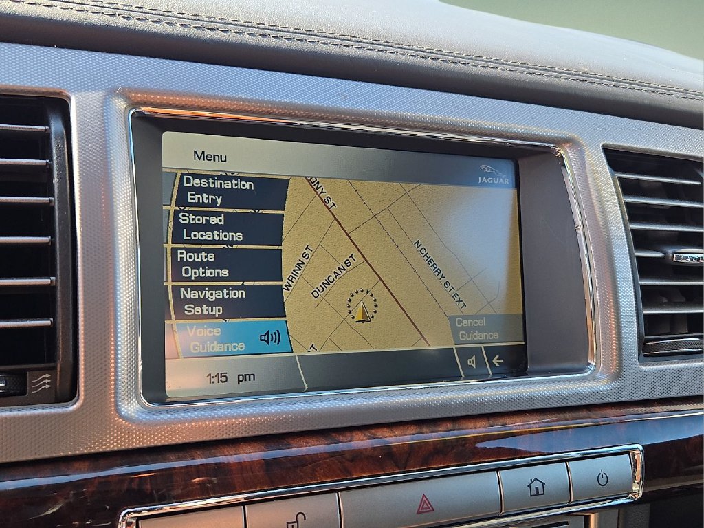 Used 2011 Jaguar XF Premium RWD image 19