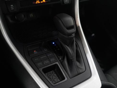 Used 2024 Toyota RAV4 XLE image 25