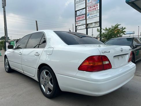 Used 2002 Lexus LS 430 RWD image 3