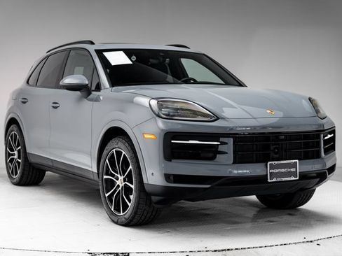 Certified 2025 Porsche Cayenne AWD/4WD image 31