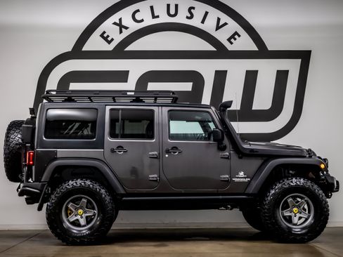 Used 2014 Jeep Wrangler Unlimited Rubicon w/ Max Tow Package AWD/4WD image 9